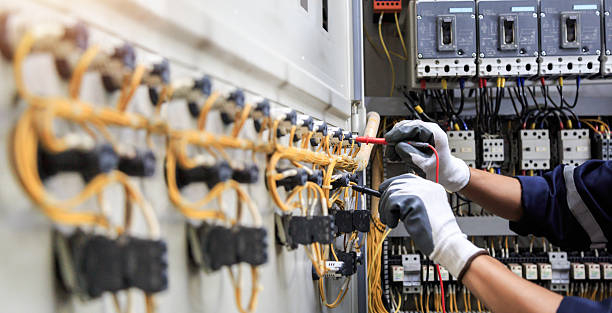 Professional Electrician technician working in Carter Lake, IA